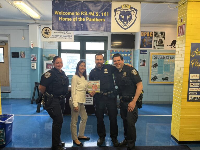 Shout out to the Community Youth Officers who took time to read to our students ... 43 FTy40MGWAAAdcBk