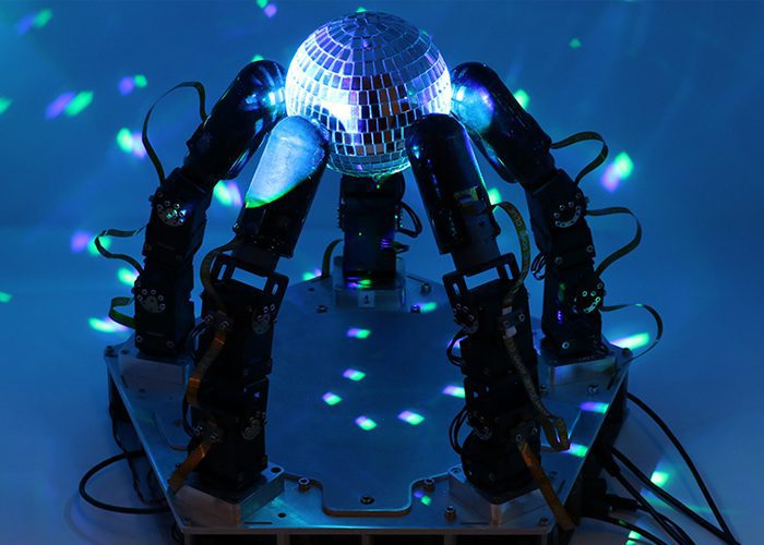 highly dextrous roboto hand can operate in the dark