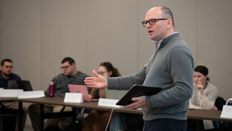Rabbi Fred Reeves speaking at the NY intensive program